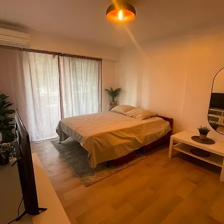 Joli Au Centre De Les Pins Апартаменти