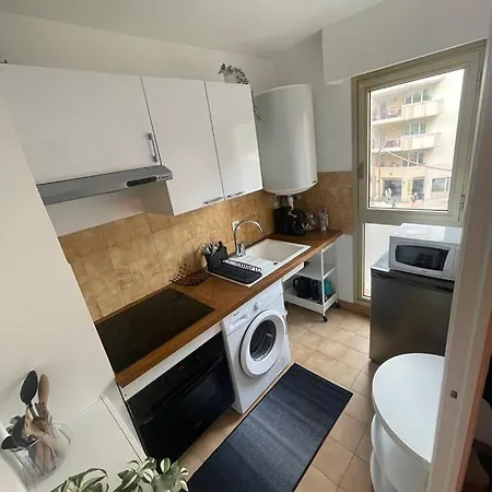 Joli Au Centre De Les Pins Жюан-ле-Пен