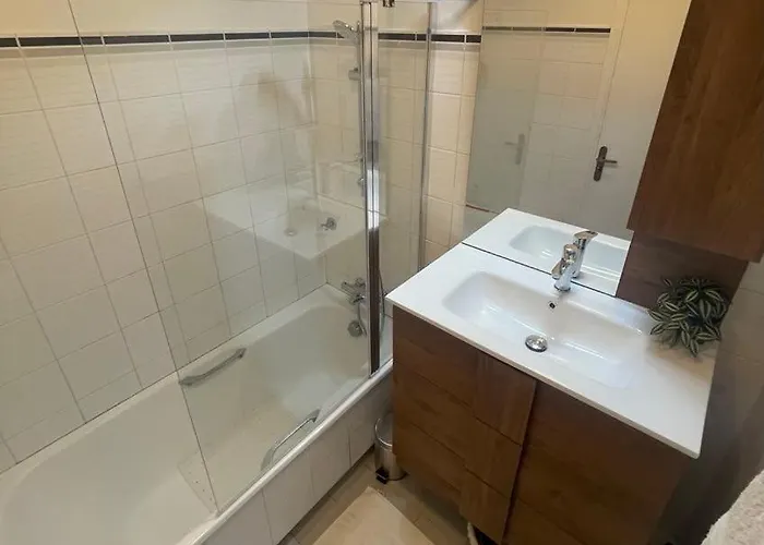 Joli Au Centre De Les Pins